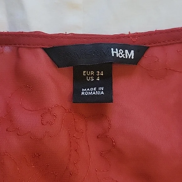 (A) V neck peplum top, red 2000s style blouse, with v neckline and embroidery - Picture 4 of 5